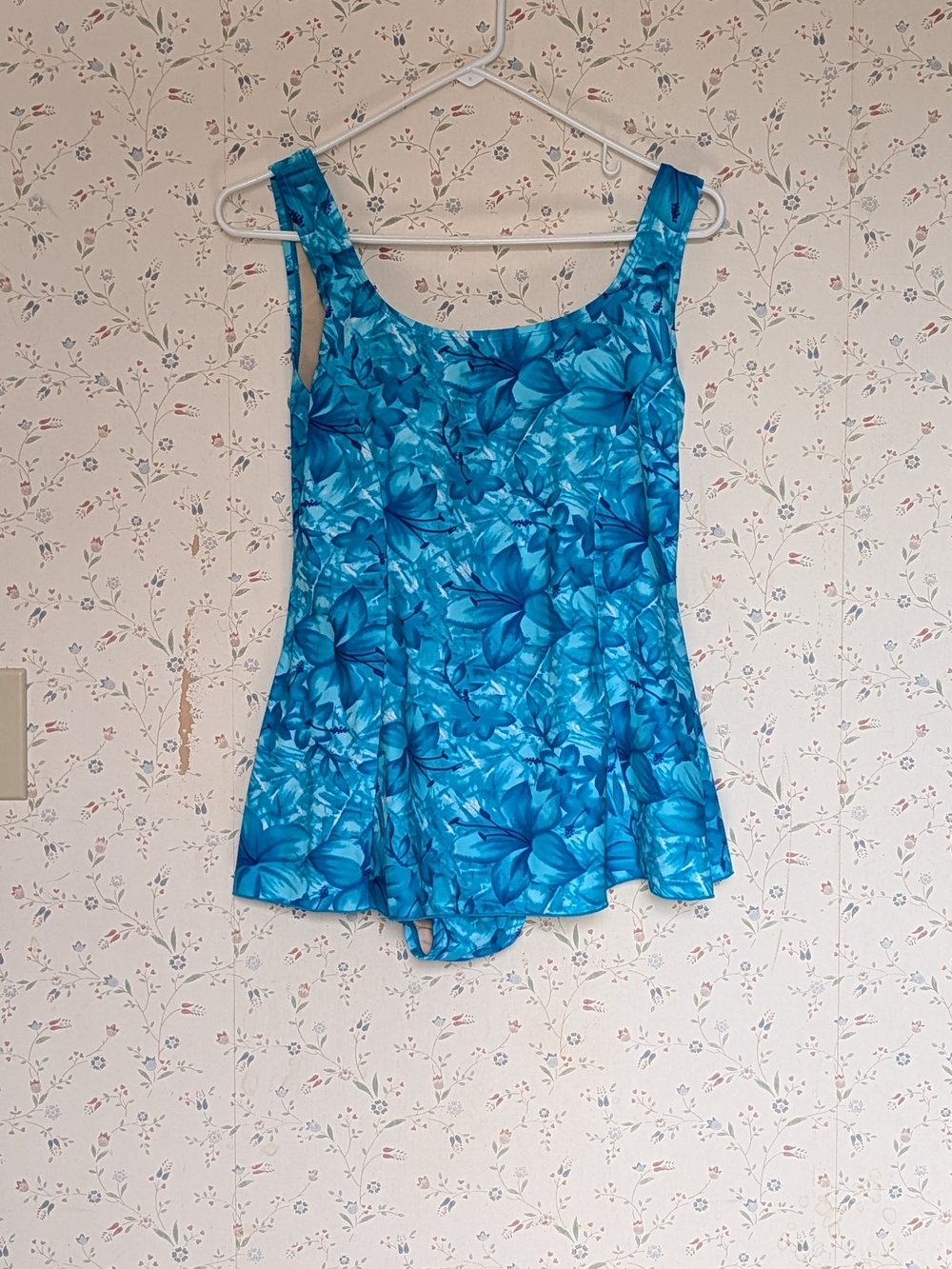 Shore Shapes Swim Suit One piece 10 skirt Turquoise Floral Build in bra modest